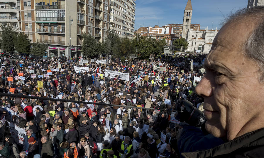 Fotos: Manifestación en Valladolid en defensa de la sanidad pública de Castilla y León