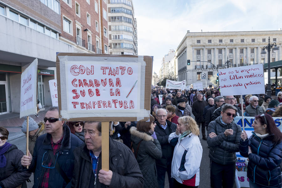 Fotos: Manifestación en Valladolid en defensa de la sanidad pública de Castilla y León