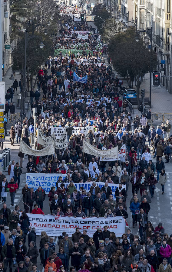 Fotos: Manifestación en Valladolid en defensa de la sanidad pública de Castilla y León