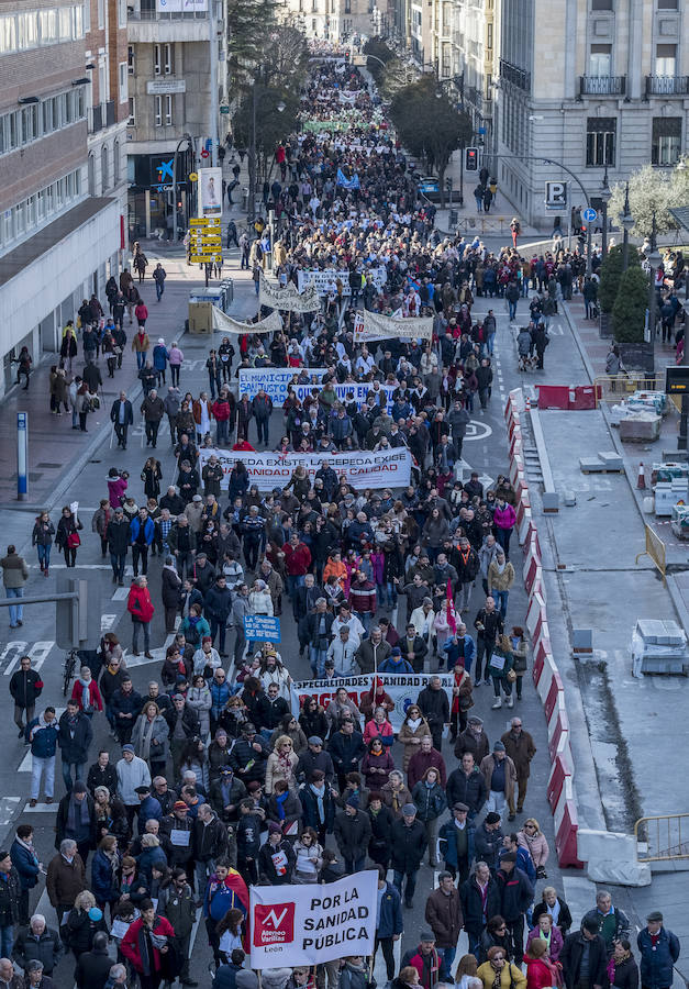 Fotos: Manifestación en Valladolid en defensa de la sanidad pública de Castilla y León