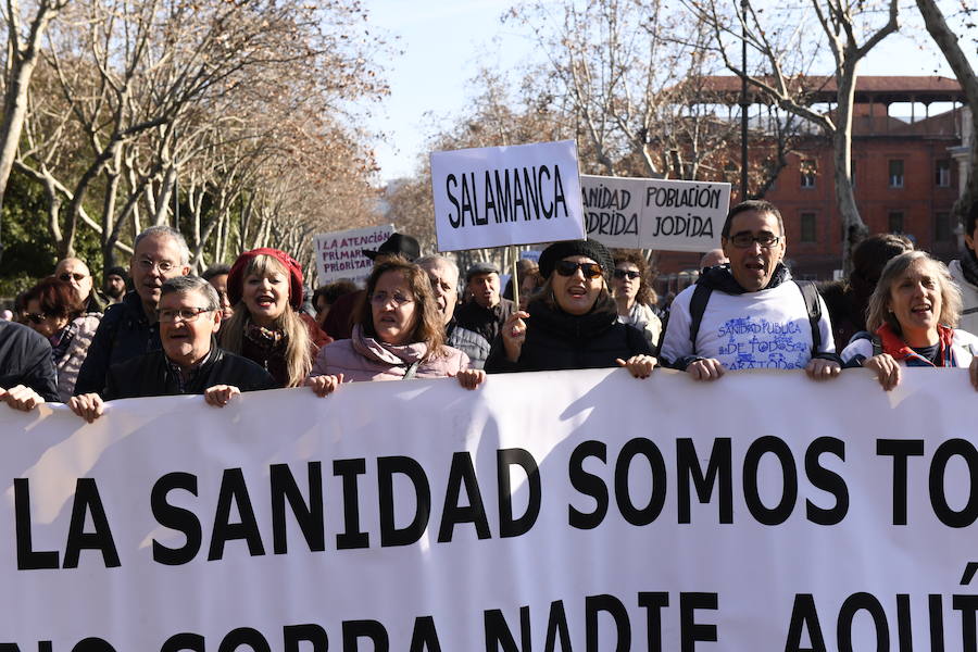 Fotos: Manifestación en Valladolid en defensa de la sanidad pública de Castilla y León