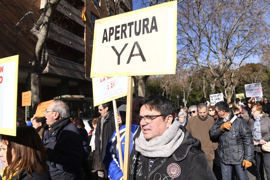 Fotos: Manifestación en Valladolid en defensa de la sanidad pública de Castilla y León