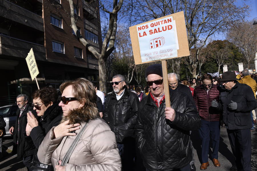 Fotos: Manifestación en Valladolid en defensa de la sanidad pública de Castilla y León