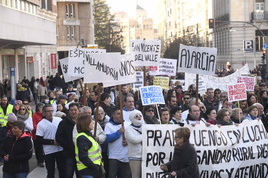 Fotos: Manifestación en Valladolid en defensa de la sanidad pública de Castilla y León