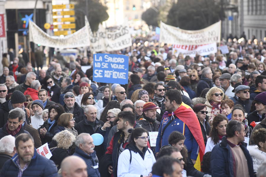 Fotos: Manifestación en Valladolid en defensa de la sanidad pública de Castilla y León