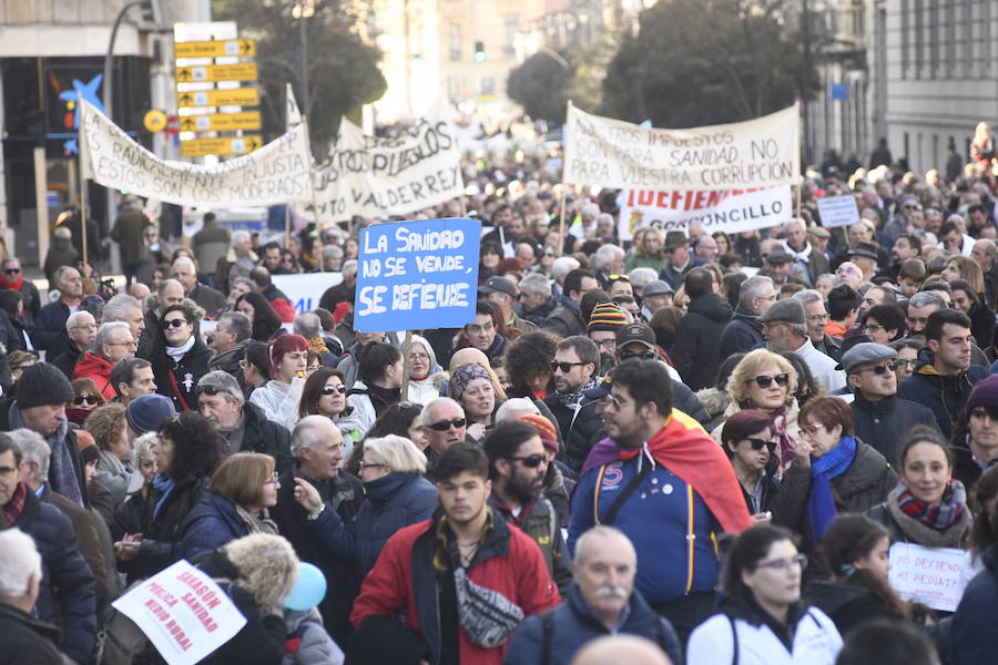 Fotos: Manifestación en Valladolid en defensa de la sanidad pública de Castilla y León