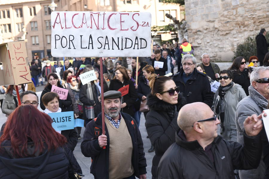 Fotos: Manifestación en Valladolid en defensa de la sanidad pública de Castilla y León