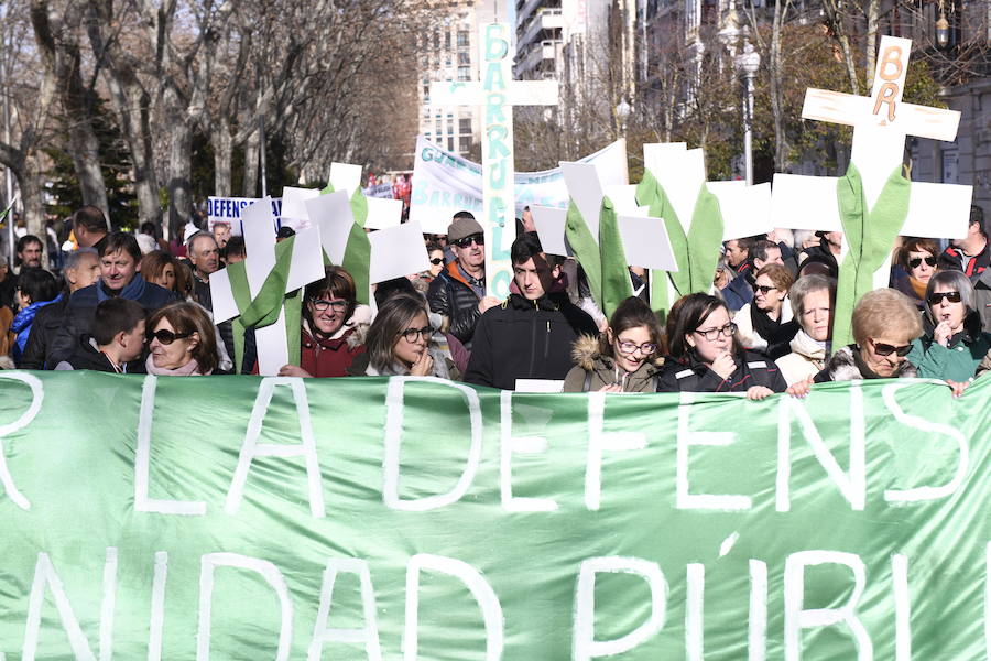 Fotos: Manifestación en Valladolid en defensa de la sanidad pública de Castilla y León