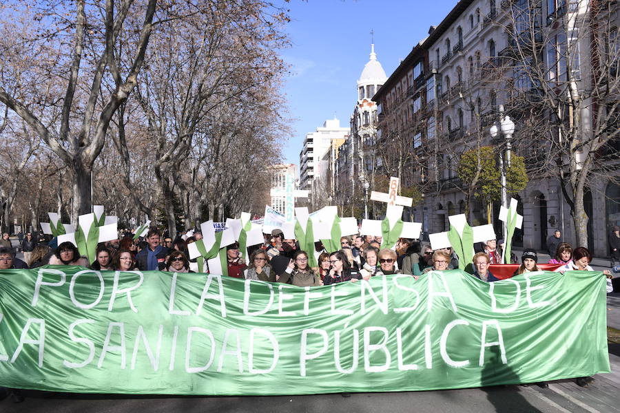 Fotos: Manifestación en Valladolid en defensa de la sanidad pública de Castilla y León