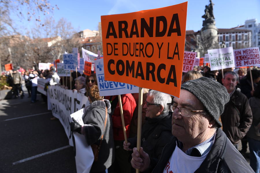 Fotos: Manifestación en Valladolid en defensa de la sanidad pública de Castilla y León