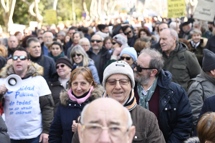 Fotos: Manifestación en Valladolid en defensa de la sanidad pública de Castilla y León