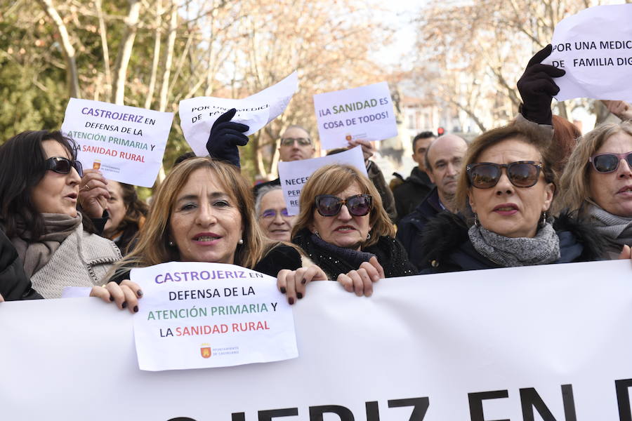 Fotos: Manifestación en Valladolid en defensa de la sanidad pública de Castilla y León