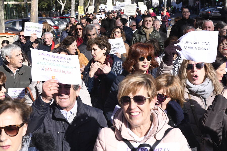 Fotos: Manifestación en Valladolid en defensa de la sanidad pública de Castilla y León