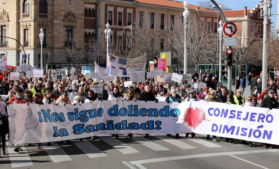 Fotos: Miles de personas salen a la calle para gritar en defensa de la sanidad