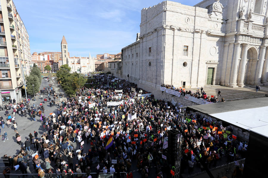 Fotos: Miles de personas salen a la calle para gritar en defensa de la sanidad