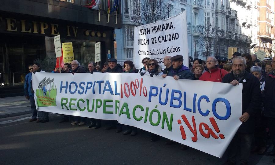 Fotos: Miles de personas salen a la calle para gritar en defensa de la sanidad