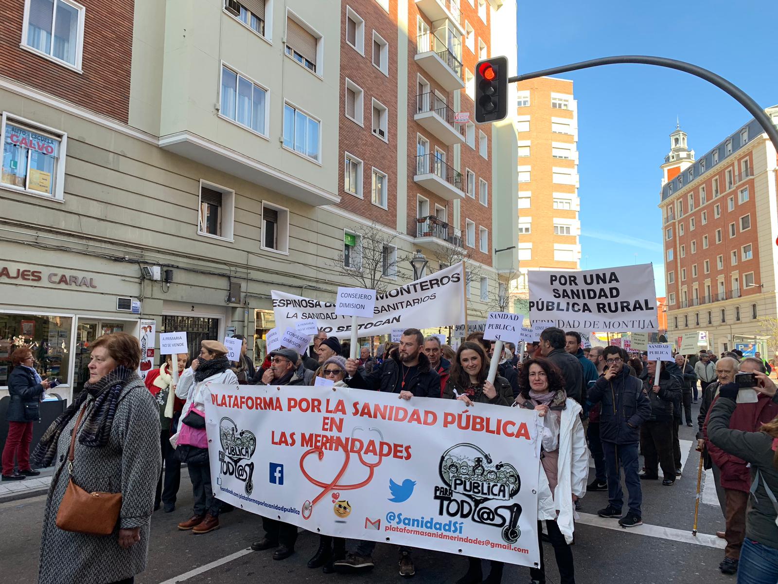 Fotos: Miles de personas salen a la calle para gritar en defensa de la sanidad