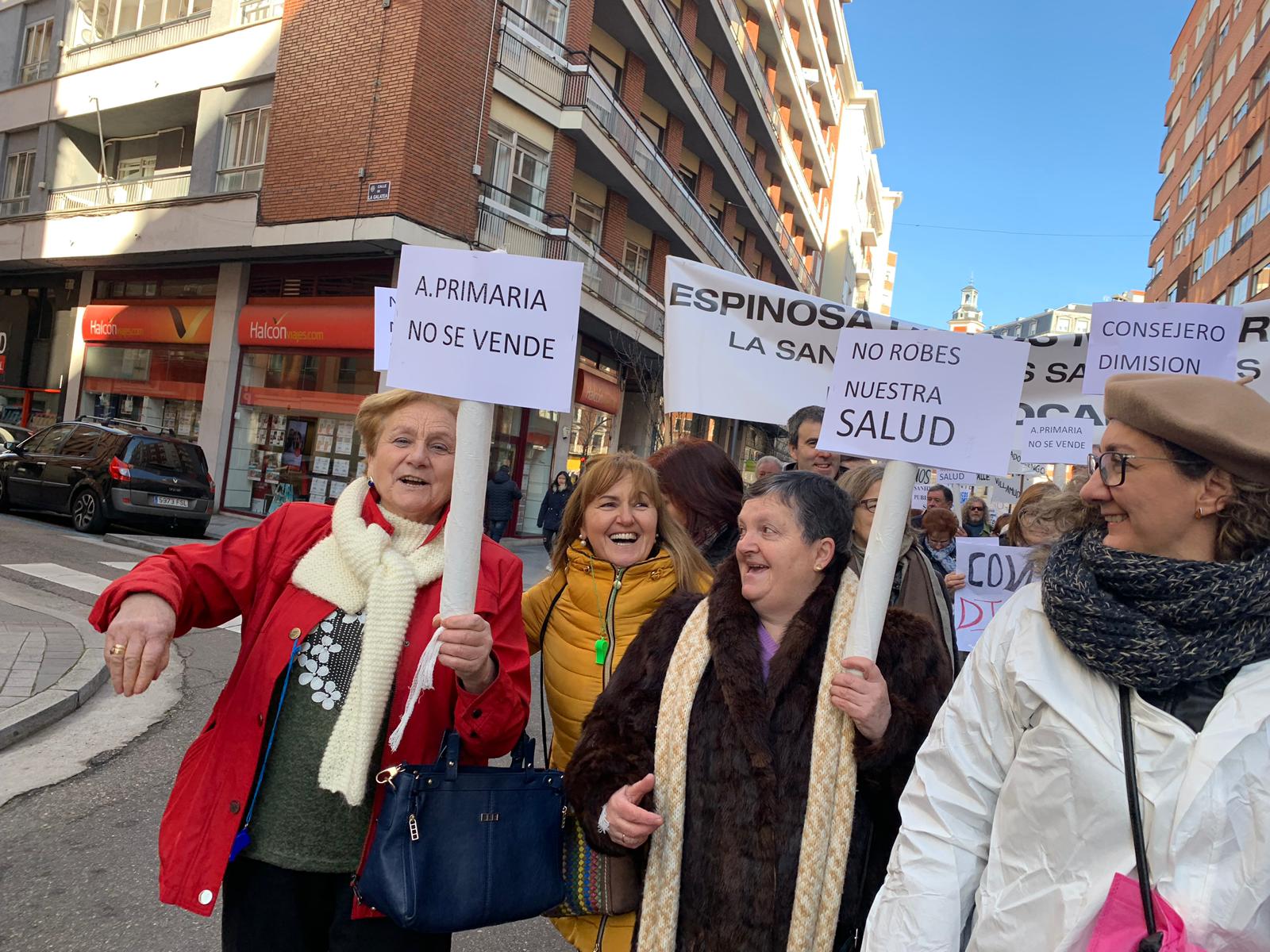 Fotos: Miles de personas salen a la calle para gritar en defensa de la sanidad