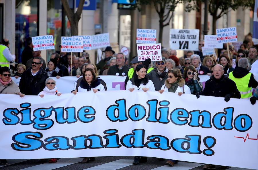 Fotos: Miles de personas salen a la calle para gritar en defensa de la sanidad