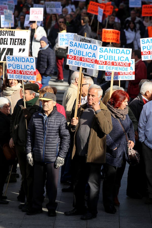 Fotos: Miles de personas salen a la calle para gritar en defensa de la sanidad