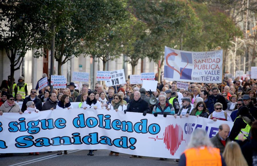 Fotos: Miles de personas salen a la calle para gritar en defensa de la sanidad