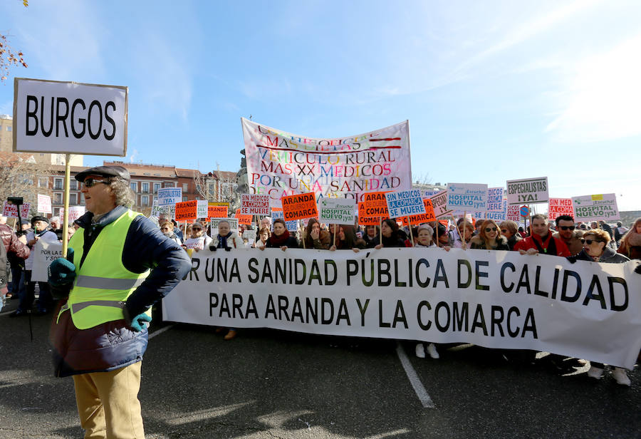 Fotos: Miles de personas salen a la calle para gritar en defensa de la sanidad