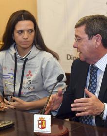 Imagen secundaria 2 - Cristina Gutiérrez renueva su compromiso con la provincia de Burgos