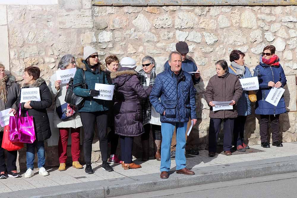 Fotos: Los vecinos mantienen sus protestas por los recortes sanitarios que afectan al Centro de Salud de Los Cubos