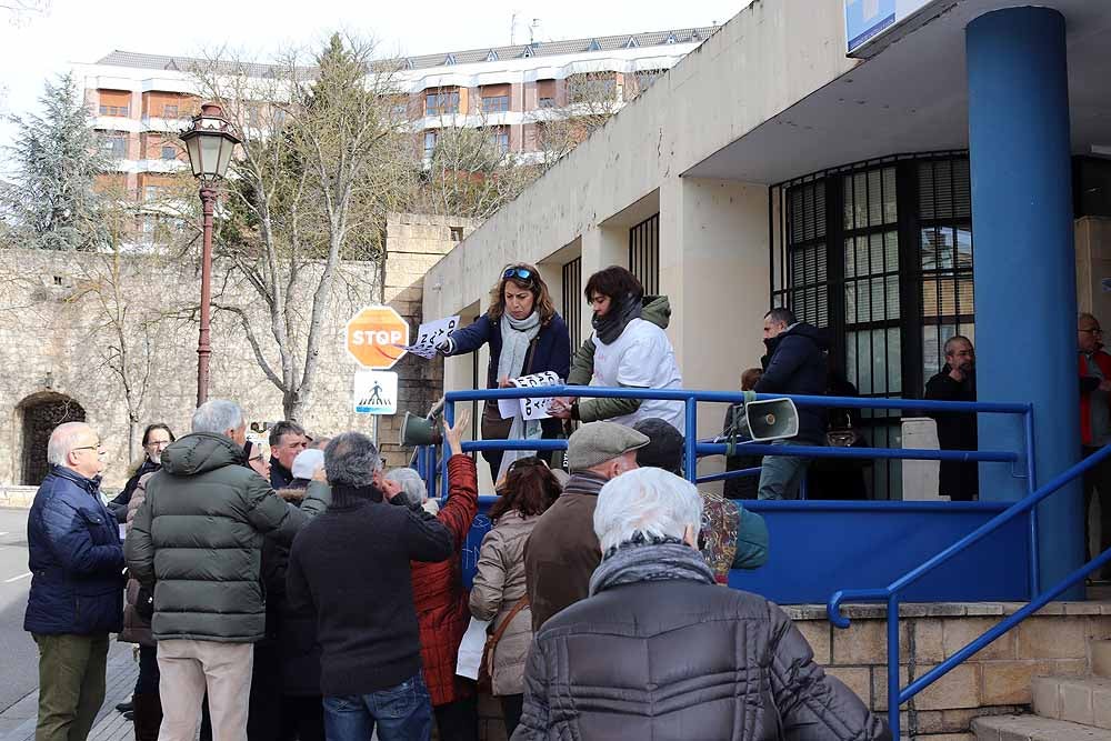 Fotos: Los vecinos mantienen sus protestas por los recortes sanitarios que afectan al Centro de Salud de Los Cubos