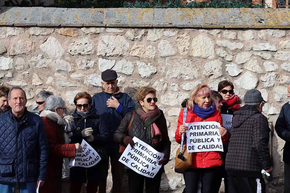 Fotos: Los vecinos mantienen sus protestas por los recortes sanitarios que afectan al Centro de Salud de Los Cubos