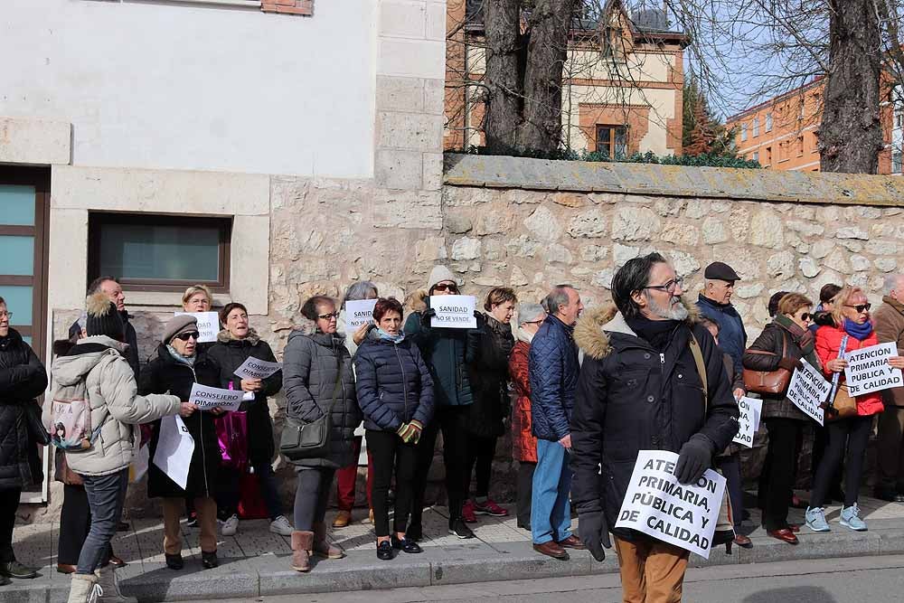 Fotos: Los vecinos mantienen sus protestas por los recortes sanitarios que afectan al Centro de Salud de Los Cubos