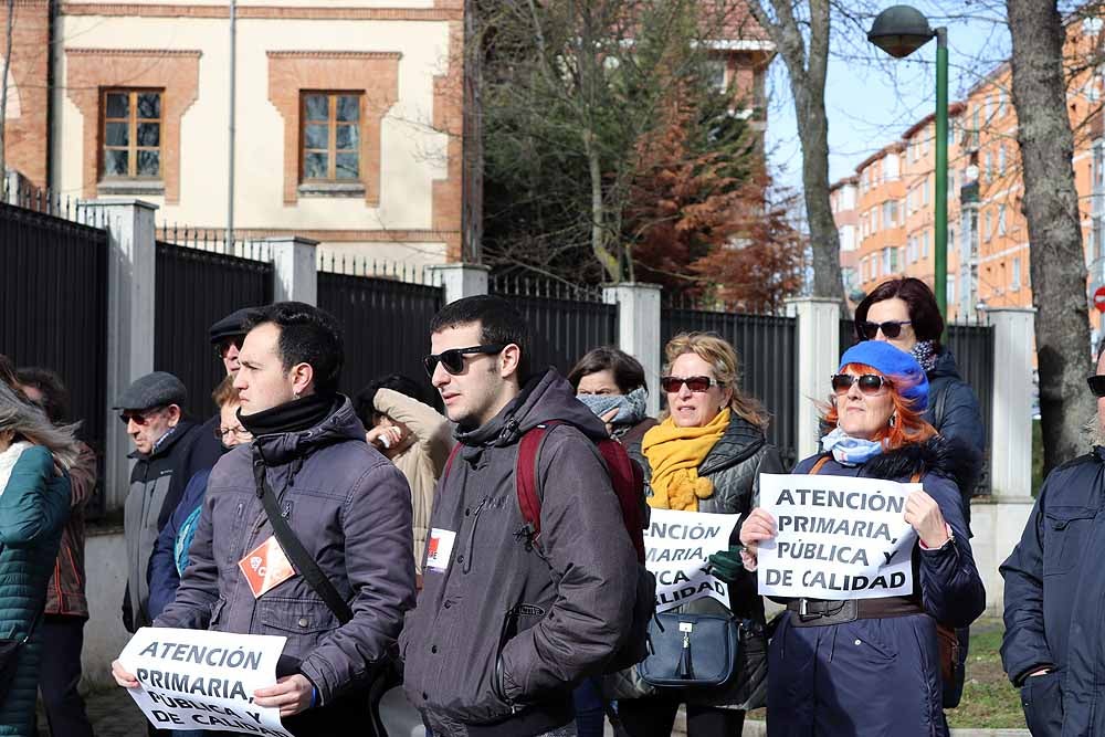 Fotos: Los vecinos mantienen sus protestas por los recortes sanitarios que afectan al Centro de Salud de Los Cubos