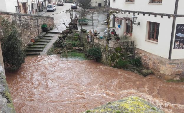 El río Arlanza a su paso por Covarrubias. 