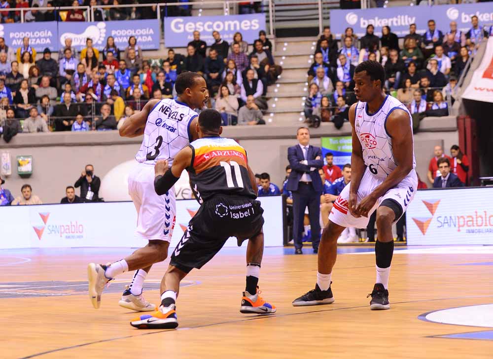 Fotos: El San Pablo Burgos se esforzó al máximo para superar con contundencia al Guipuzcoa Basquet