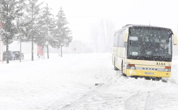 Nieve en la Nacional 630, a la altura de Villamanín (León).