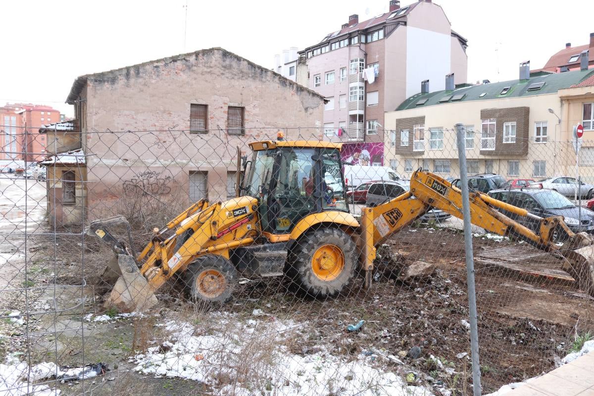 Tras muchos años de espera, hoy por fin han arrancado las obras de urbanización del aparcamiento de Lavaderos.