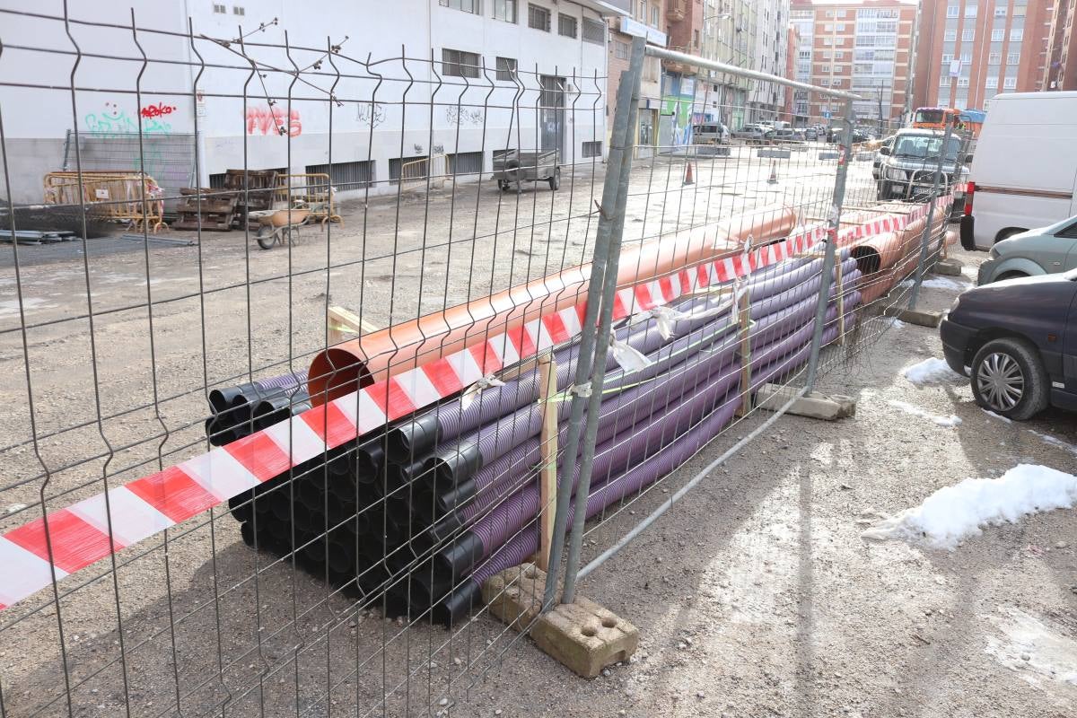 Tras muchos años de espera, hoy por fin han arrancado las obras de urbanización del aparcamiento de Lavaderos.