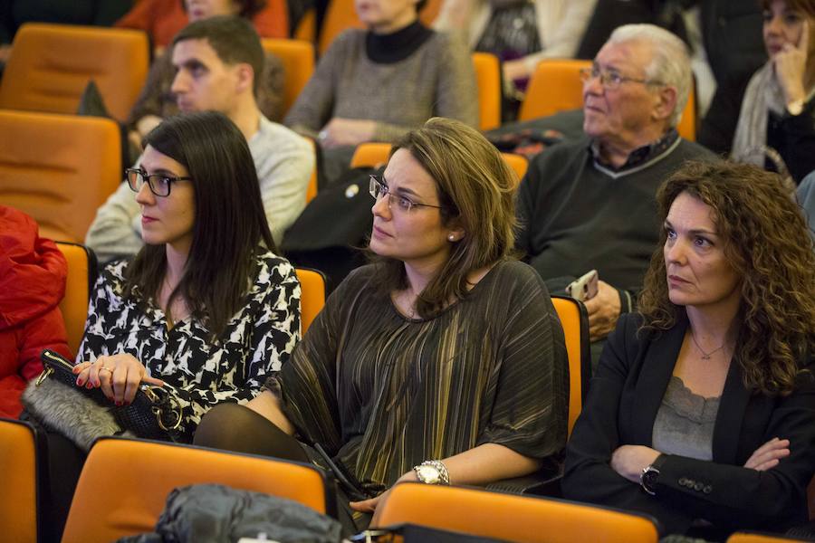 lLas especialistas del Instituto Oncológico Recoletas despejaron de forma didáctica muchas dudas que existen sobre esta enfermedad.