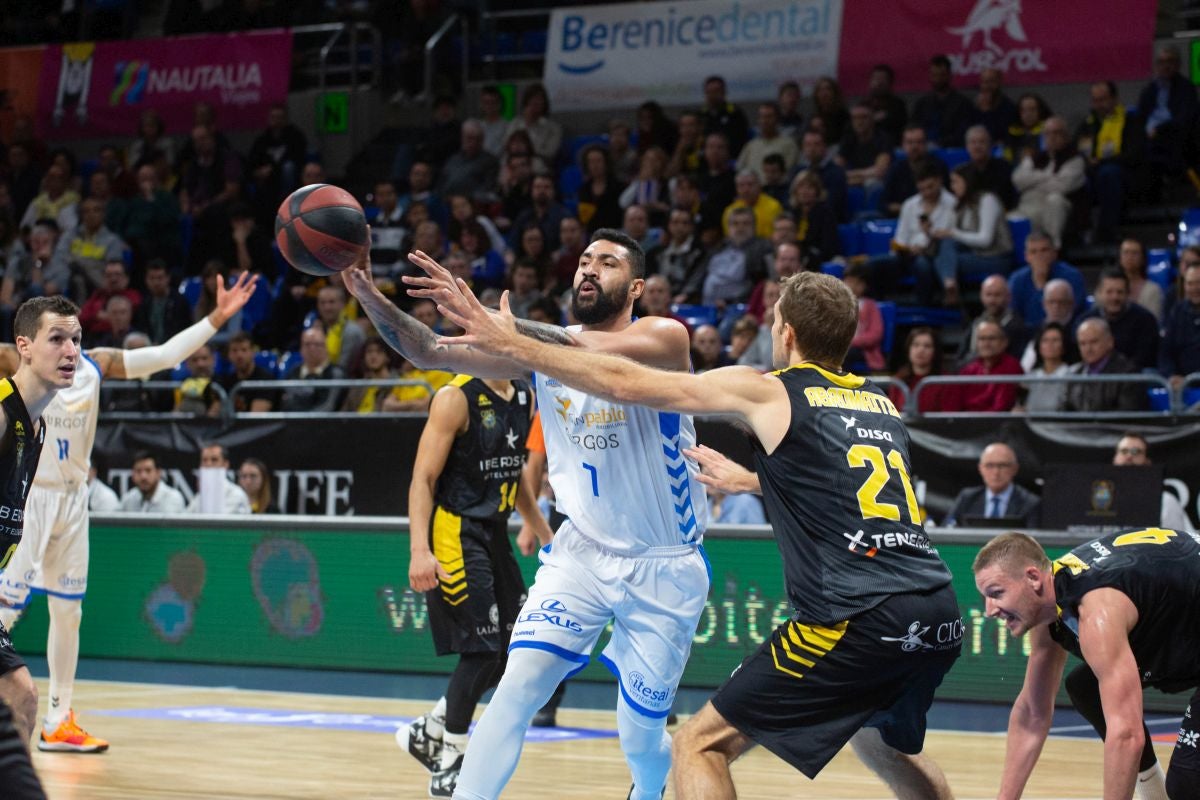 El San Pablo Burgos consigue una victoria balsámica en la pista del Iberostar tenerife. 