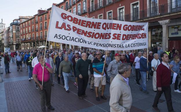 Concentración de pensionistas organizada por la Coordinadora en Defensa del Sistema Público de Pensiones en Valladolid. 