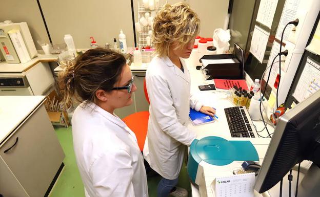 Trabajadoras en el laboratorio del Centro Tecnológico Miranda de Ebro. 