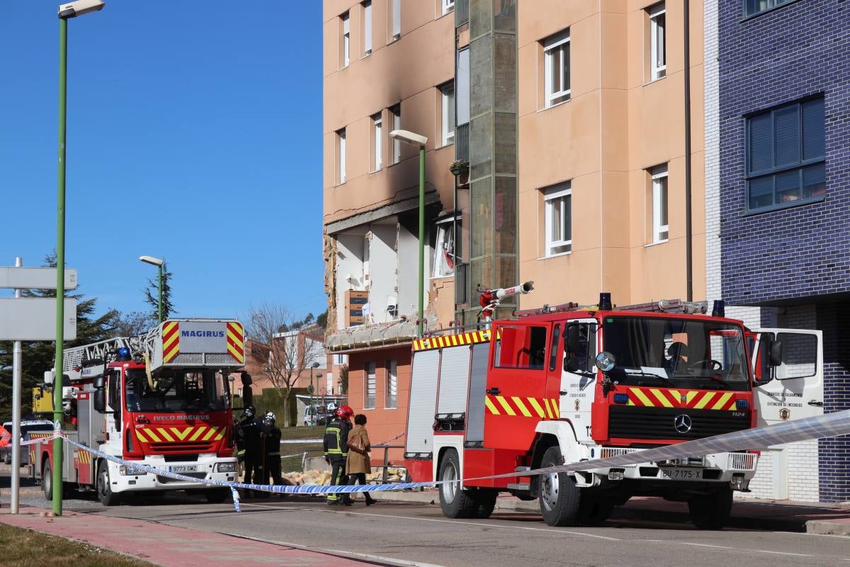 Una explosión en la calle Modesto Circuelos de la Barriada de San Juan Bautista de Burgos ha dejado, al menos, un fallecido.