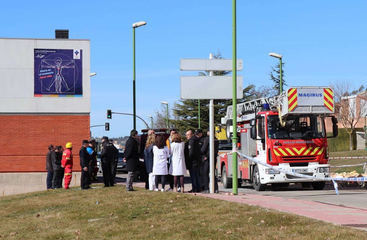 Una explosión en la calle Modesto Circuelos de la Barriada de San Juan Bautista de Burgos ha dejado, al menos, un fallecido.