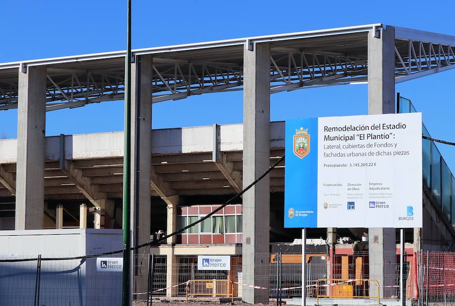 Javier Lacalle, alcalde de Burgos, ha confirmado que el lunes de la próxima semana se comenzará con la instalación de los asientos. Tarea que se alargará durante 15 o 20 días.