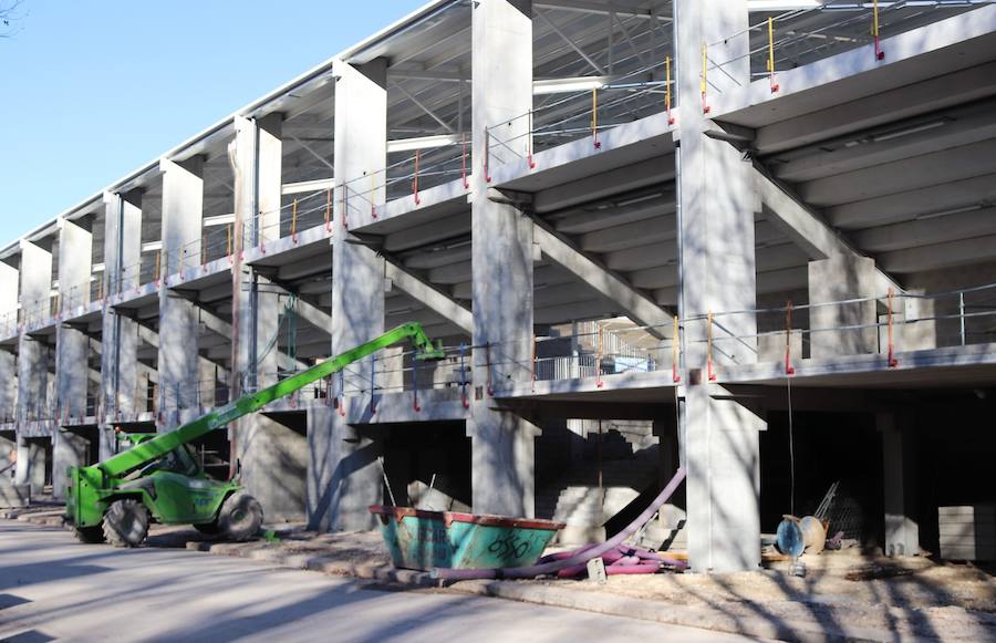 Javier Lacalle, alcalde de Burgos, ha confirmado que el lunes de la próxima semana se comenzará con la instalación de los asientos. Tarea que se alargará durante 15 o 20 días.