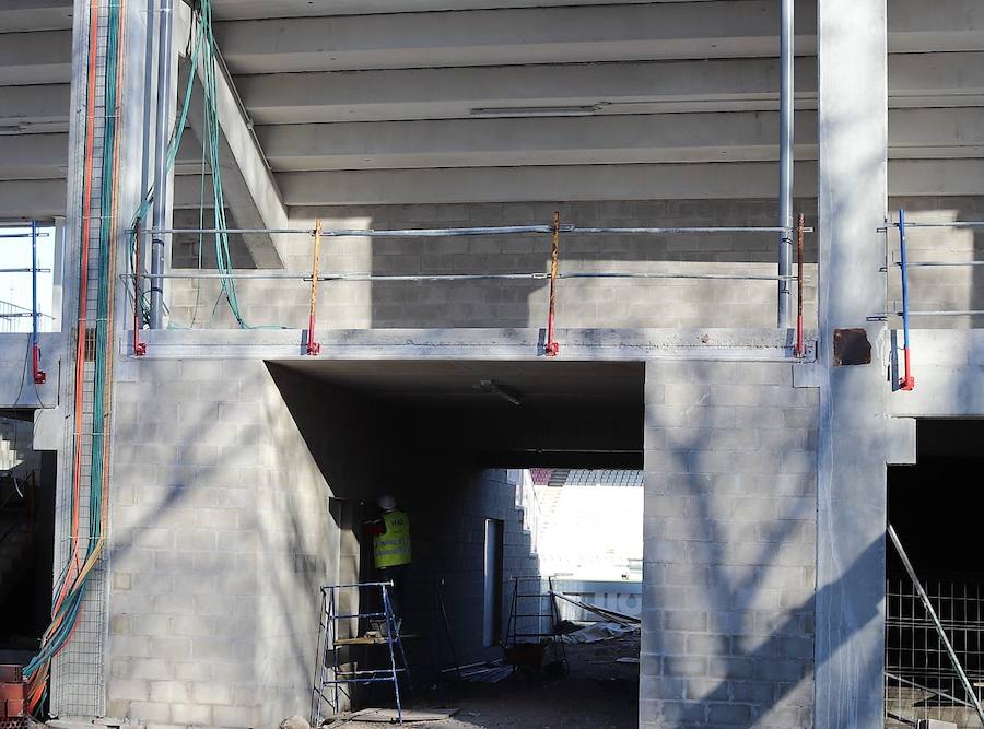 Javier Lacalle, alcalde de Burgos, ha confirmado que el lunes de la próxima semana se comenzará con la instalación de los asientos. Tarea que se alargará durante 15 o 20 días.