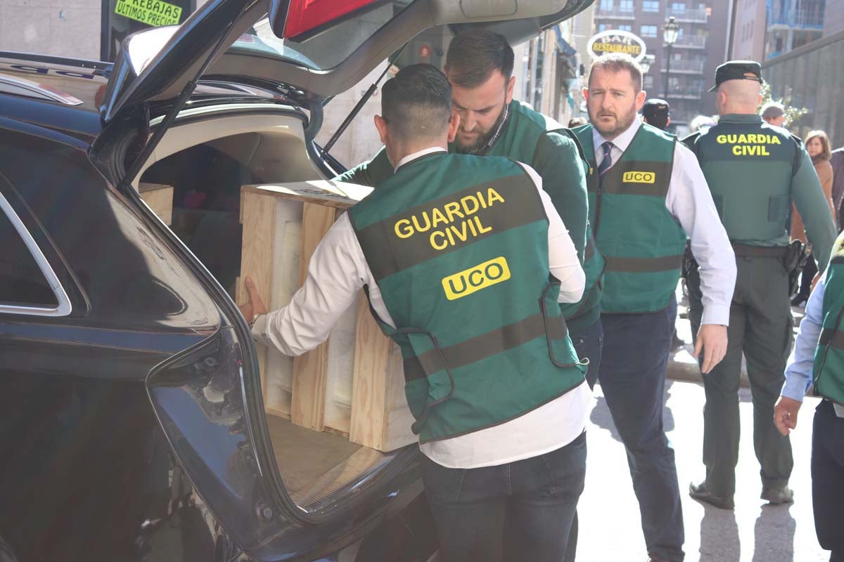 Los dos relieves de la ermita de Quintanilla de las Viñas expoliados y recientemente recuperados han sido entregados al Museo de Burgos para garantizar su conservación.
