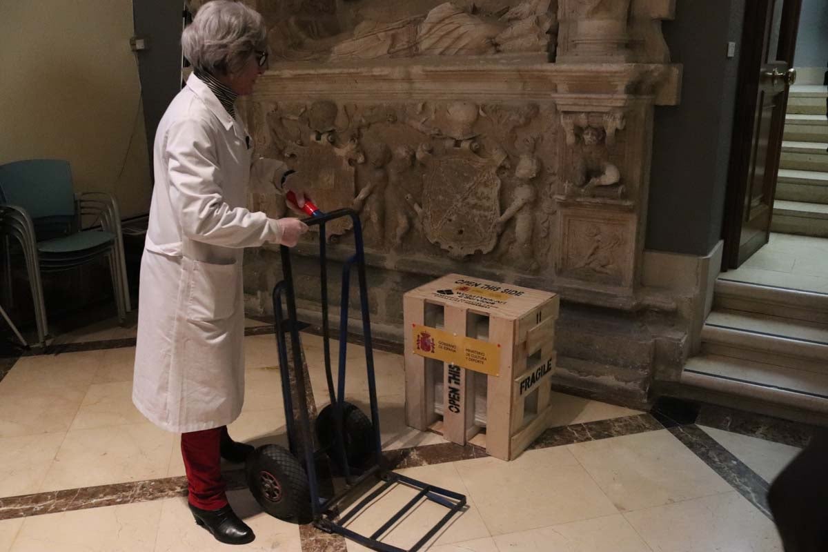 Los dos relieves de la ermita de Quintanilla de las Viñas expoliados y recientemente recuperados han sido entregados al Museo de Burgos para garantizar su conservación.