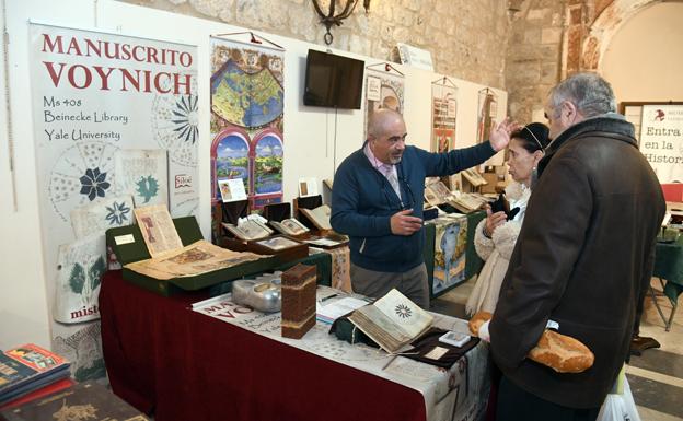 Stand de la editorial Siloé en el XVII Salón del Libro Antiguo de Burgos. 