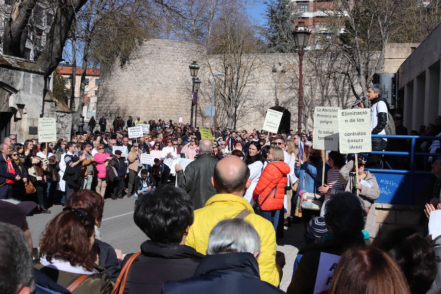 Fotos: Imágenes de la manifestación por la Atención Primaria en Burgos